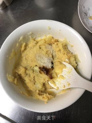 Salted Egg Yolk Salad Potato Balls recipe