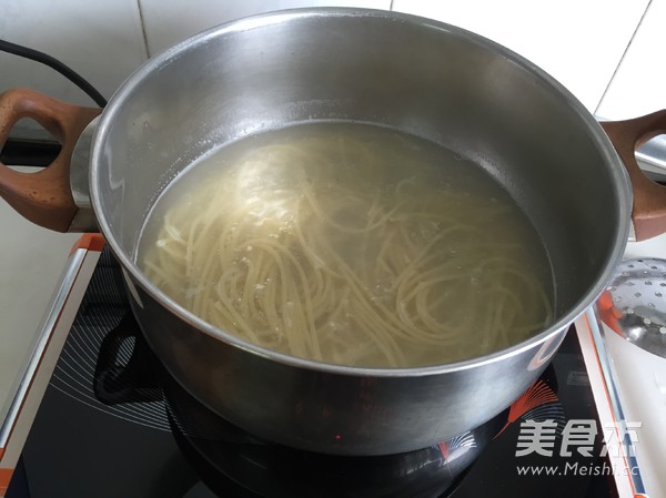 Shrimp and Vegetable Spicy Sauce Noodles recipe