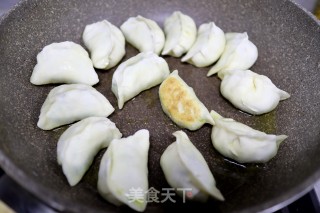 Fried Dumplings with Leek and Radish Ice Flower recipe