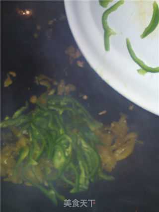 An Alternative Way to Eat Sauerkraut--stir-fried Green Pepper with Sauerkraut recipe