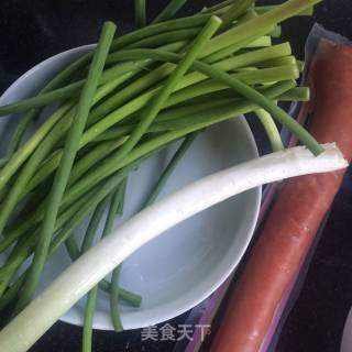 Sausage Fried with Garlic Moss recipe
