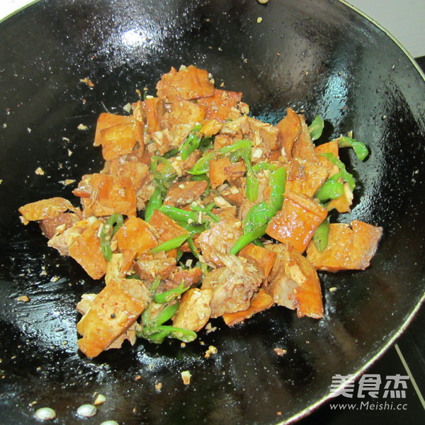 Stir-fried Pork with Fragrant Dry recipe