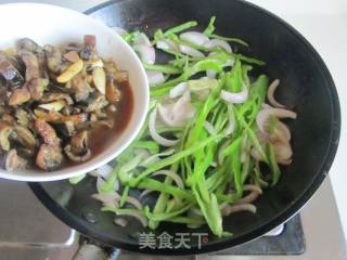 Stir-fried Shredded Eel with Green Pepper and Onion recipe