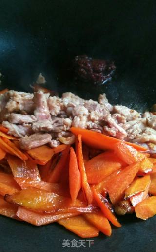 Stir-fried Pork with Sauce and Carrots recipe