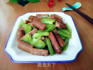 Stir-fried Beef Sausage with Chinese Cabbage Stem recipe