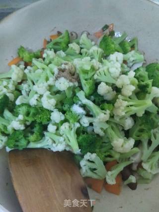 Stir-fried Cauliflower with Mushrooms and Carrots recipe