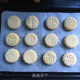 Tangerine Peel and Mung Bean Paste Mooncakes recipe