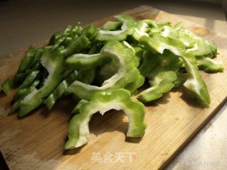 Stir-fried Bitter Gourd with Duck Offal recipe