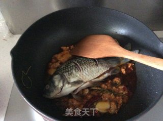 Spicy Bonbon Braised Crucian Carp recipe