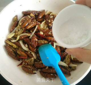 [fragrant and Crispy Mouth] Dry Stir-fried Silkworm Pupa recipe