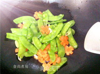 Winter Mushroom and Oyster Fragrant Snow Peas recipe