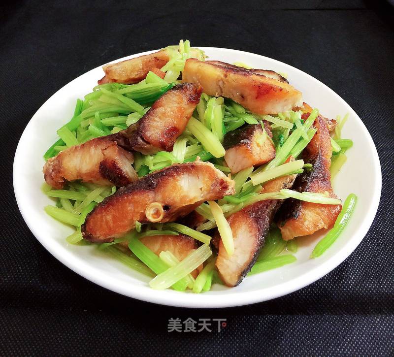 Stir-fried Cured Fish with Celery recipe