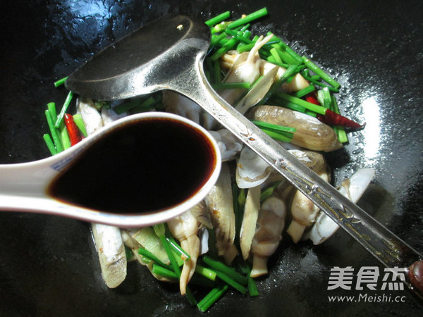 Fried Razor Clams with Leek Flowers recipe