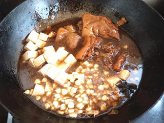 [tianjin] Tofu and Corn Roasted Pork Knuckles recipe