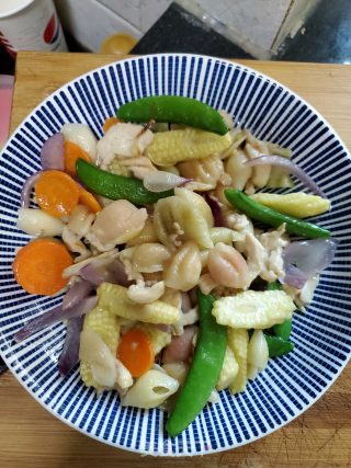 Stir-fried Shell Noodles with Vegetables and Chicken recipe