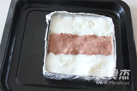 Two-color Ice Cream Cake recipe