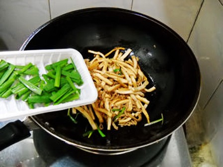 Leek-flavored Shredded Pork with Dried Tofu recipe