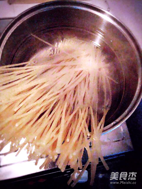 Three Fresh Casserole Rice Noodles recipe