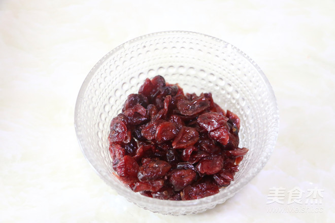 Cranberry Milk Steak Bun recipe