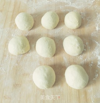 Squeeze It One by One Row of Twisted Buns recipe