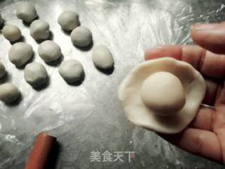 Su-style Mustard and Fresh Meat Mooncakes recipe