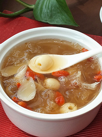 Supor. Lily, Lotus Seed and Tremella Soup recipe