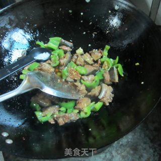 Donkey Meat with Cumin and Green Pepper recipe