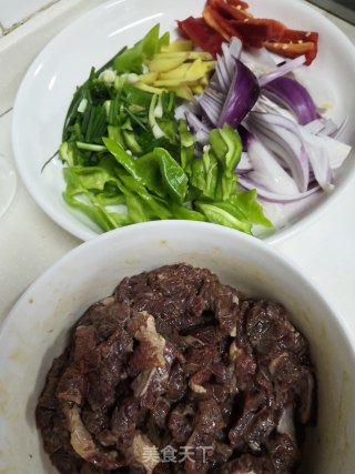 Stir-fried Shredded Beef with Green Peppers and Onions recipe