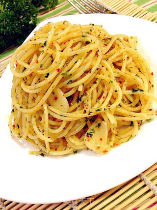 Stir-fried Spaghetti with Garlic Pepper recipe