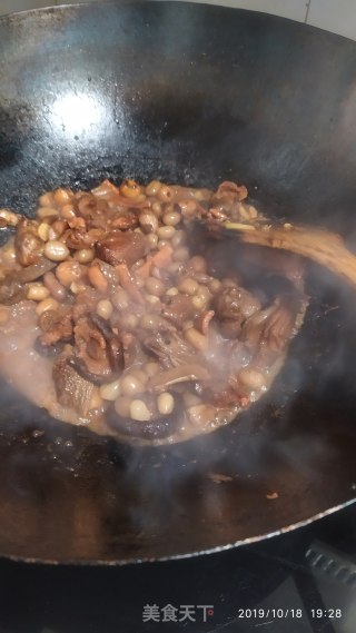 Braised Duck Meat with Lotus Seeds and Peanuts recipe