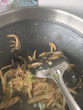 Fried Noodles with King Pleurotus and Sea Cucumber recipe