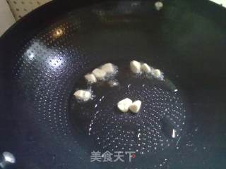 Stir-fried Loofah and White Jade Mushroom recipe