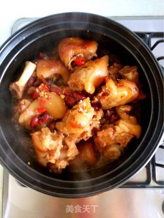 Stewed Pork Knuckles with Red Kidney Beans recipe