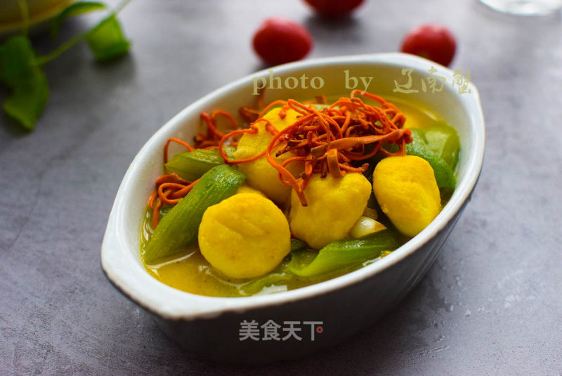 Braised Fish Balls with Loofah and Cordyceps Flower recipe