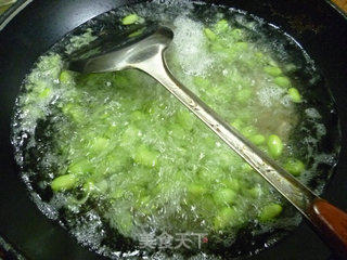 Stir-fried Edamame with Leek Sprouts recipe