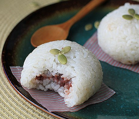 Sweet Glutinous Rice Bean Paste Buns recipe