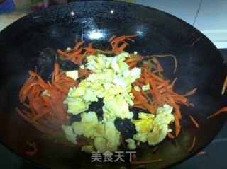 Scrambled Eggs with Carrots and Fungus recipe