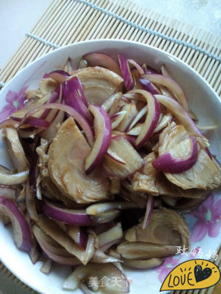 Bitter Sausage Mixed with Onions recipe