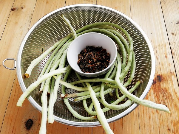 Stir-fried Beans with Plum Dried Vegetables recipe