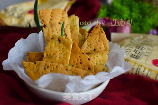 Crispy, Fragrant and Crunchy Handmade Scallion Soda Crackers recipe