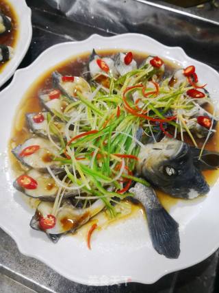 Peacock Steamed Wuchang Fish recipe