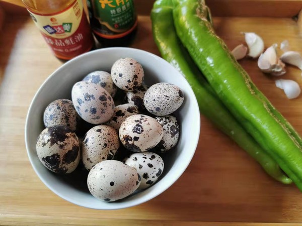 Quail Eggs with Tiger Skin Pepper recipe