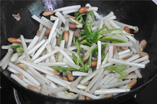 Fried Pork with Peanut Sprouts recipe