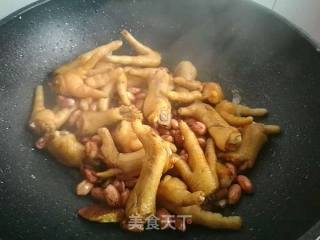 Roasted Chicken Feet with Peanuts recipe