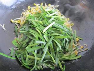 Stir-fried Soy Sprouts with Leek in Oyster Sauce recipe