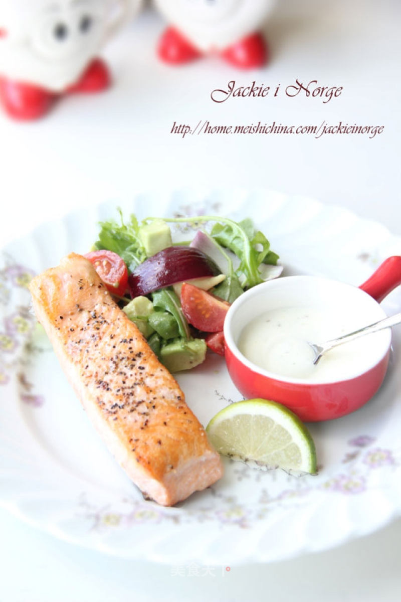 Norwegian Home Cooking-fried Salmon with Avocado Salad recipe