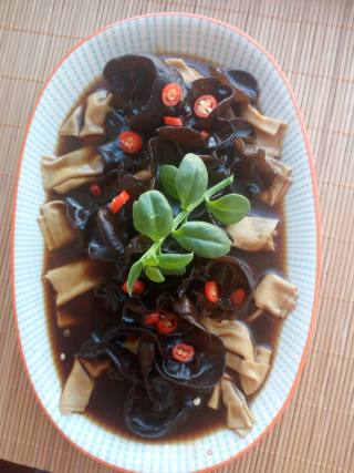 Thousands of Black Fungus Stewed recipe