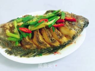 Braised Fushou Fish with Garlic Seedlings recipe