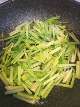 Stir-fried Tofu with Parsley recipe