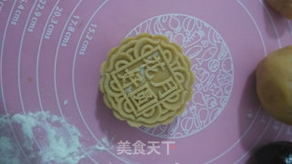Bean Paste and Lotus Paste Mooncakes recipe